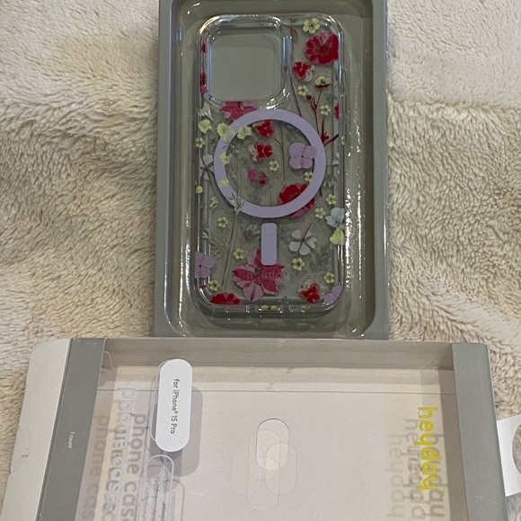 Heyday Apple iPhone 15 Pro Case with MagSafe - Clear with Multicolor Floral NWT - Picture 7 of 7